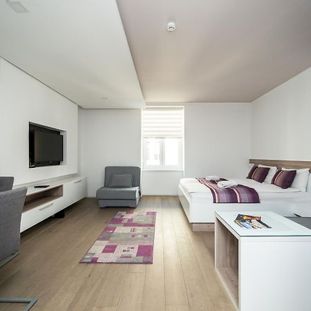 Modern And Design Apartments Near Cathedral Сараево Экстерьер фото