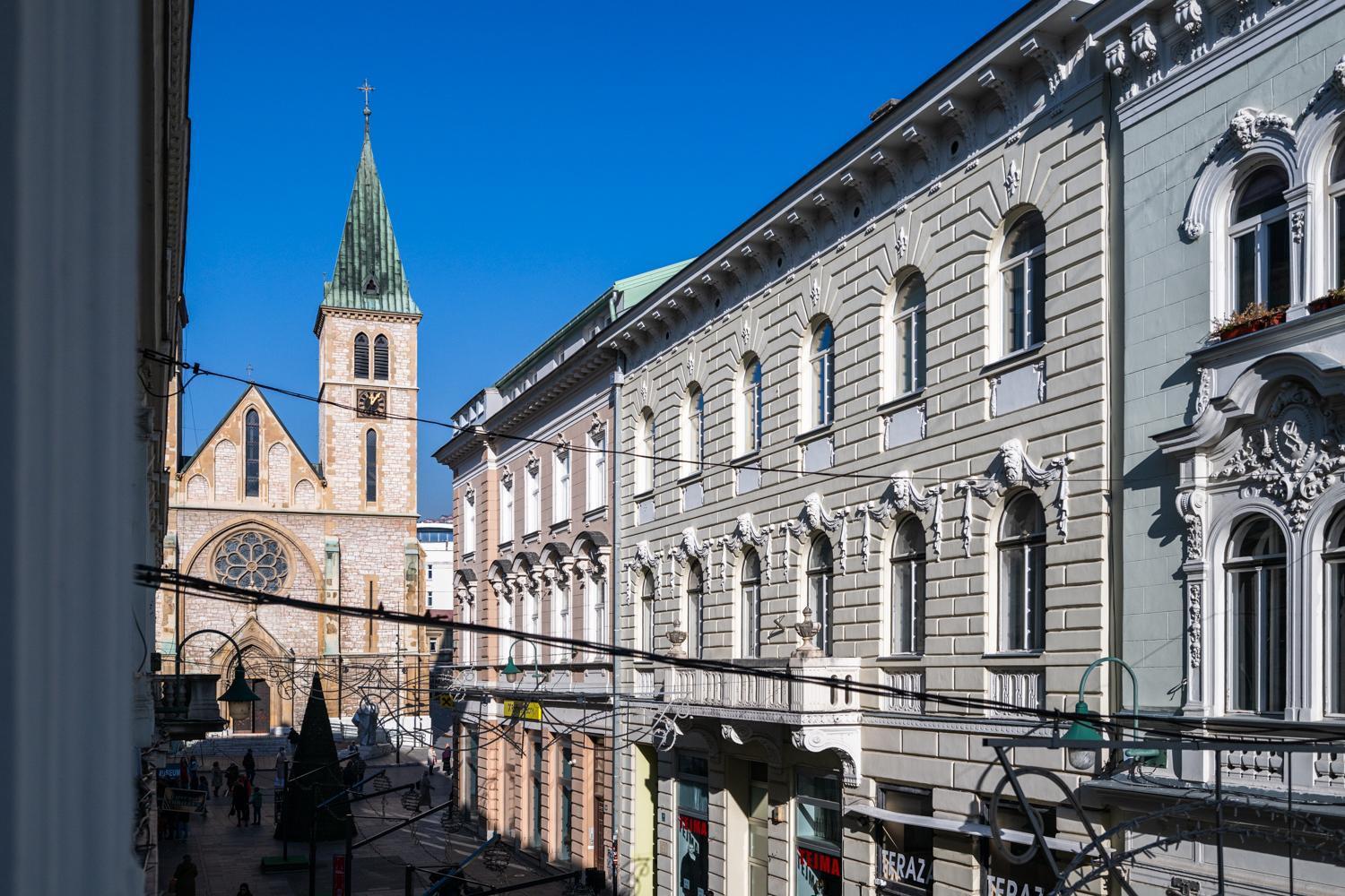 Modern And Design Apartments Near Cathedral Сараево Экстерьер фото