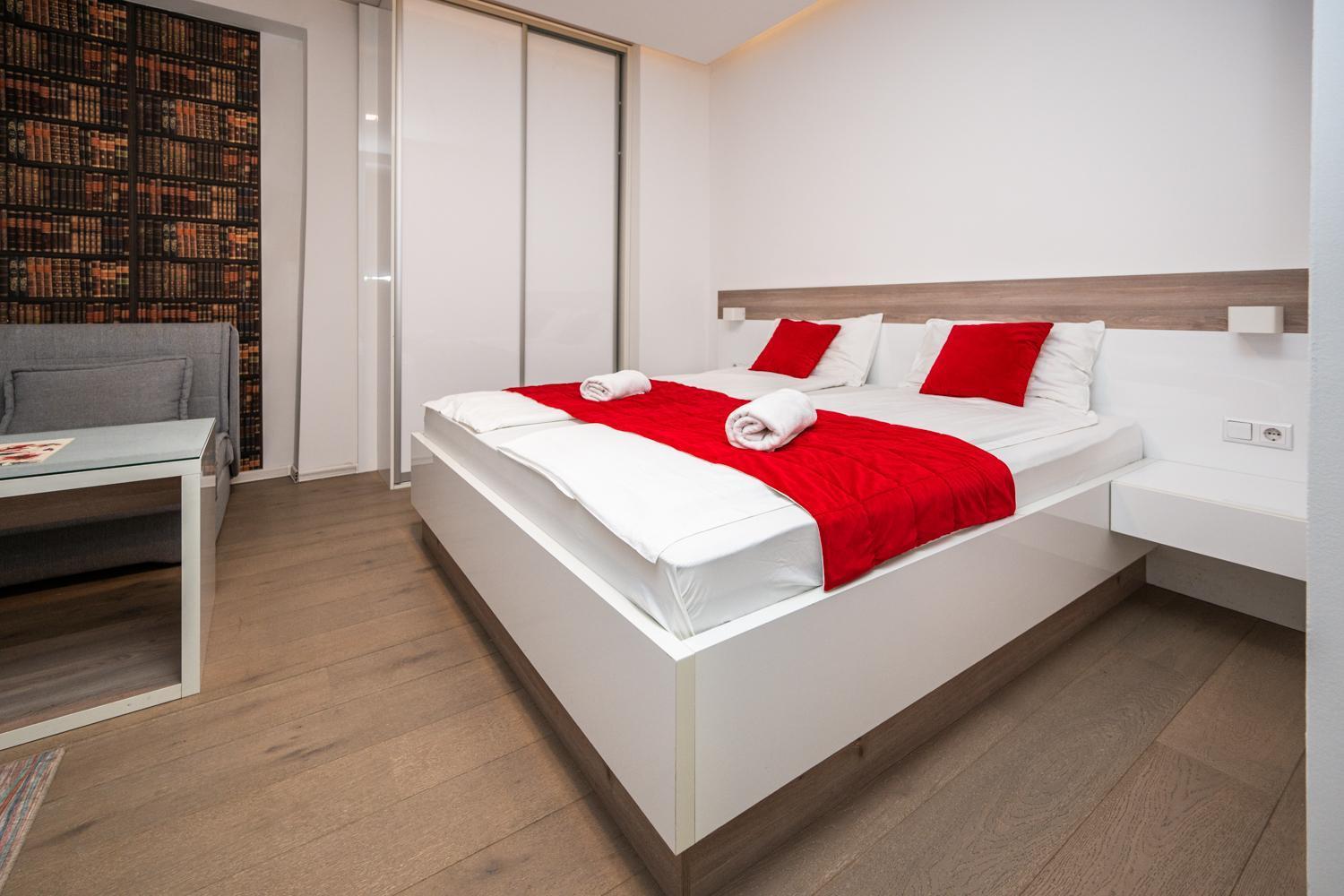 Modern And Design Apartments Near Cathedral Сараево Экстерьер фото